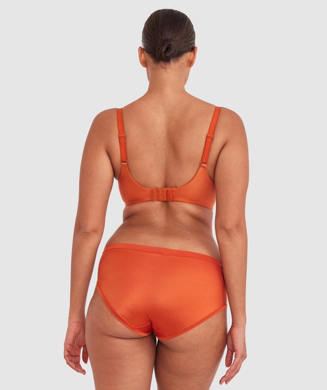 Shimma is wearing a 12 DD top and 12 bottom with bust 94cm/37in waist 70cm/27 1/2in and hip 107cm/42in. She stands at 175cm/5'9in.
