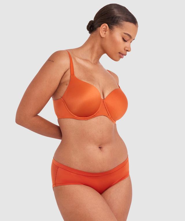 Shimma is wearing a 12 DD top and 12 bottom with bust 94cm/37in waist 70cm/27 1/2in and hip 107cm/42in. She stands at 175cm/5'9in.
