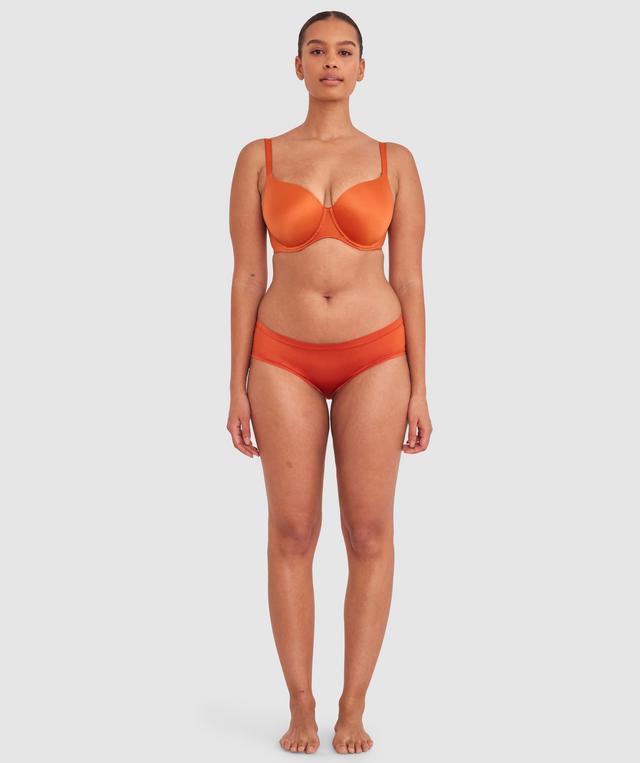 Shimma is wearing a 12 DD top and 12 bottom with bust 94cm/37in waist 70cm/27 1/2in and hip 107cm/42in. She stands at 175cm/5'9in.