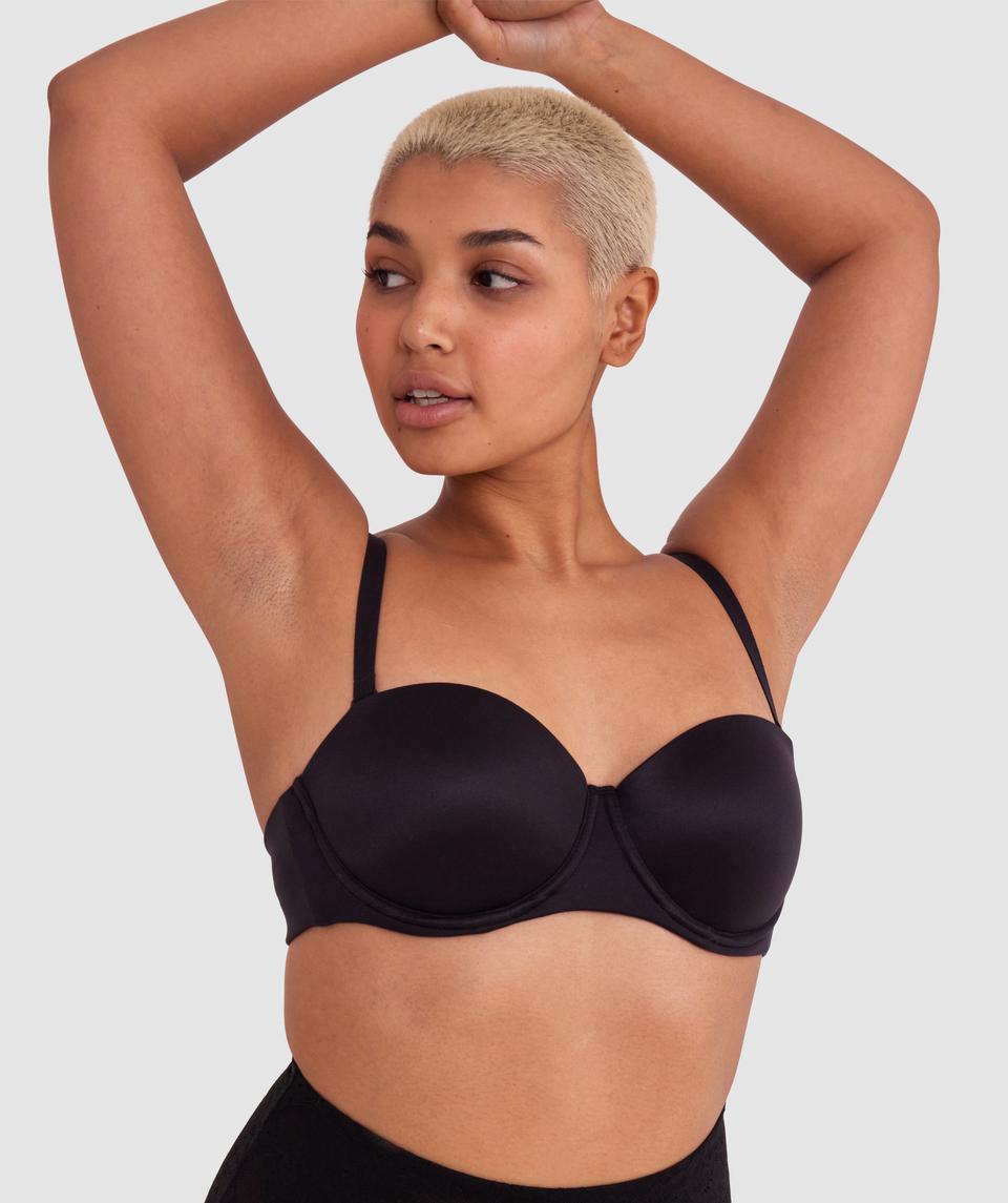 Sarah is wearing a 10B/C top and 10 bottom, with bust 85cm/33.5in, waist 66cm/26in, and hip 99cm/39in. She stands at 174cm/5'7in.