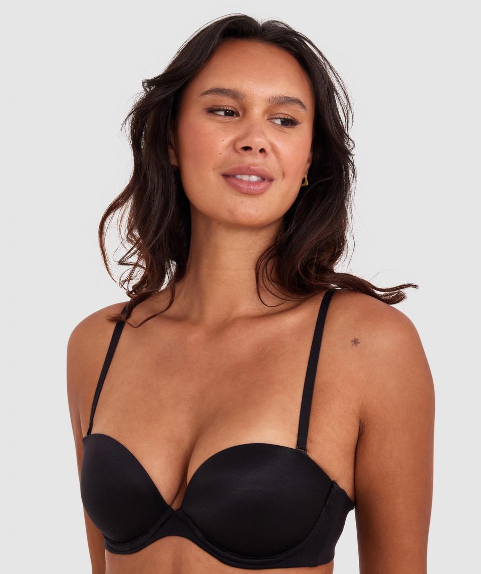 Channelle is wearing a 10BC bra and 10 underwear, with bust 84cm/33in, waist 70cm/27.5in, and hip 100cm/39.5in. She stands at 183cm/6'0in.