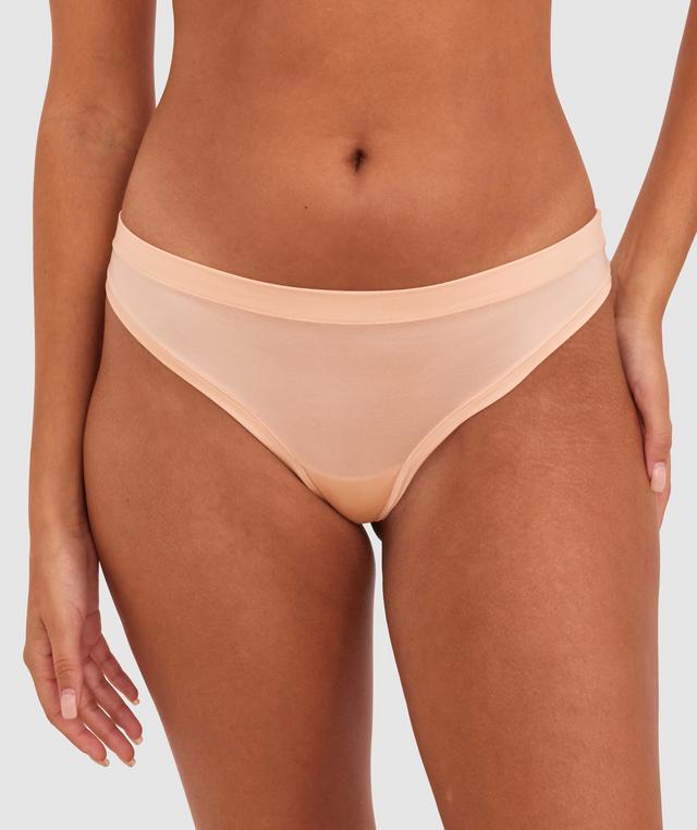 Kushi is wearing a 10C/S top and 10/S bottom, with bust 79cm/31in, waist 61cm/24in, and hip 91cm/36in. She stands at 173cm/5'8in.