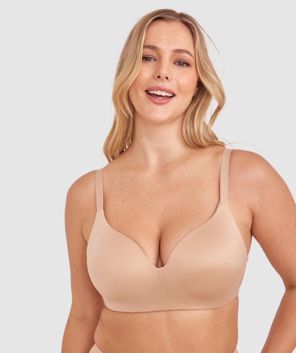 Liv is wearing a 12DD bra and 12 underwear, with bust 91cm/36in, waist 66cm/26in, and hip 99cm/39in. She stands at 176cm/5'8in.