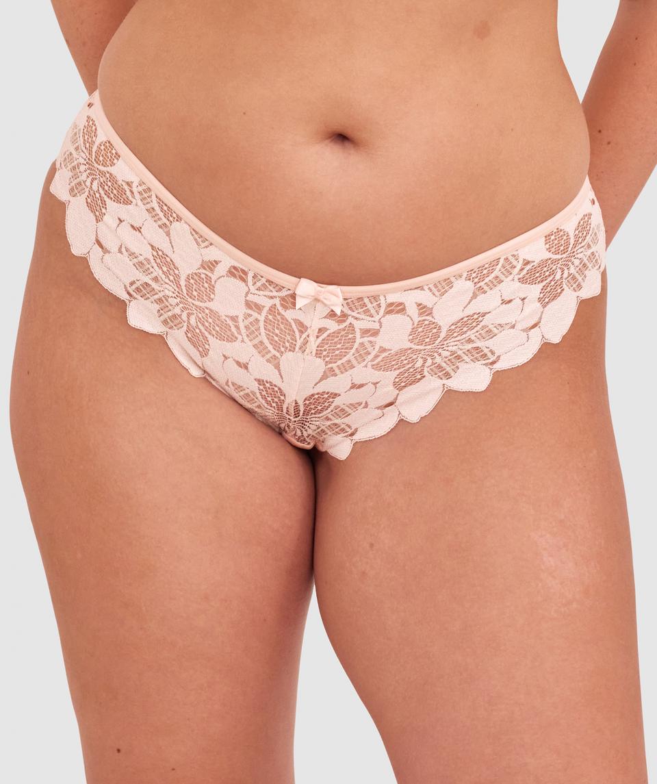 Jasmine is wearing a 12DD bra and size 12 underwear, with bust 96cm/38in, waist 77cm/30.5in, and hip 111cm/43.5in. She stands at 175cm/5'9in.