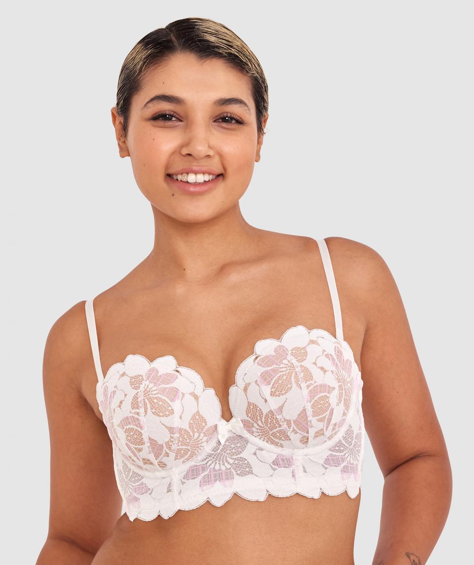 Sarah is wearing a 10B/C top and 10 bottom, with bust 85cm/33.5in, waist 66cm/26in, and hip 99cm/39in. She stands at 174cm/5'7in.
