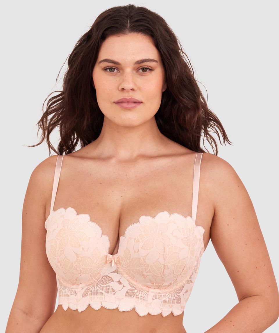Jasmine is wearing a 12DD bra and size 12 underwear, with bust 96cm/38in, waist 77cm/30.5in, and hip 111cm/43.5in. She stands at 175cm/5'9in.