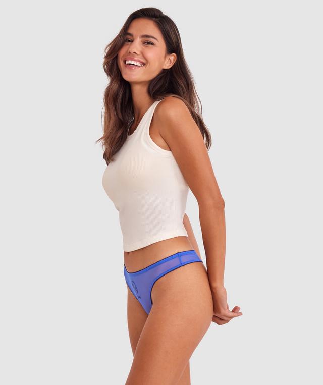 Tamara is wearing a 10B/C top and 10 bottom with bust 82cm waist 64cm and hip 88cm. She stands at 173cm/5'6in.