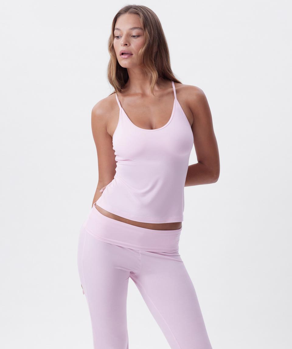 Jayde is wearing a 10DD bra and 10 underwear, with bust 86cm/34in, waist 70cm/27.5in, and hip 99cm/39in. She stands at 181cm/5'11in.