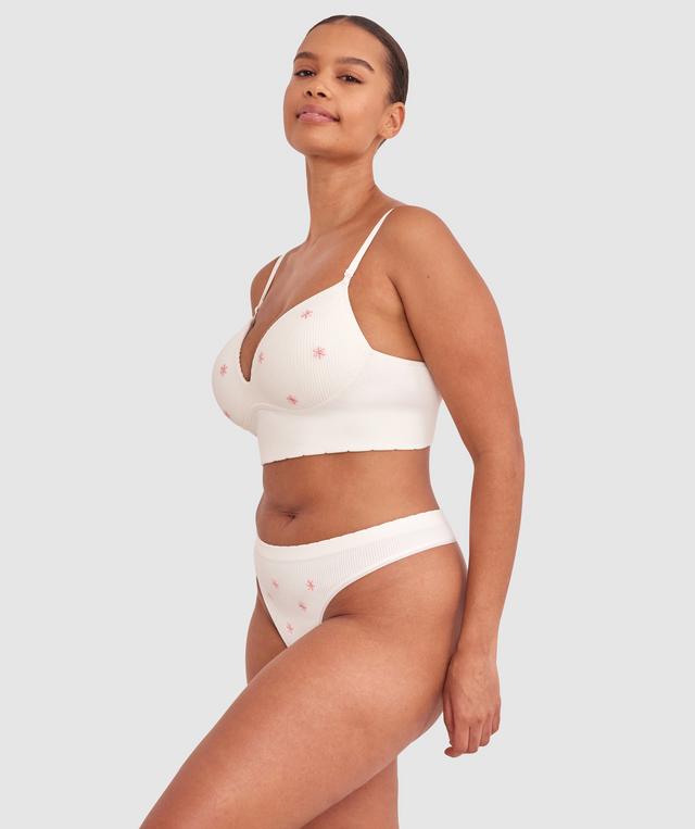 Shimma is wearing a 12 DD top and 12 bottom with bust 94cm/37in waist 70cm/27 1/2in and hip 107cm/42in. She stands at 175cm/5'9in.