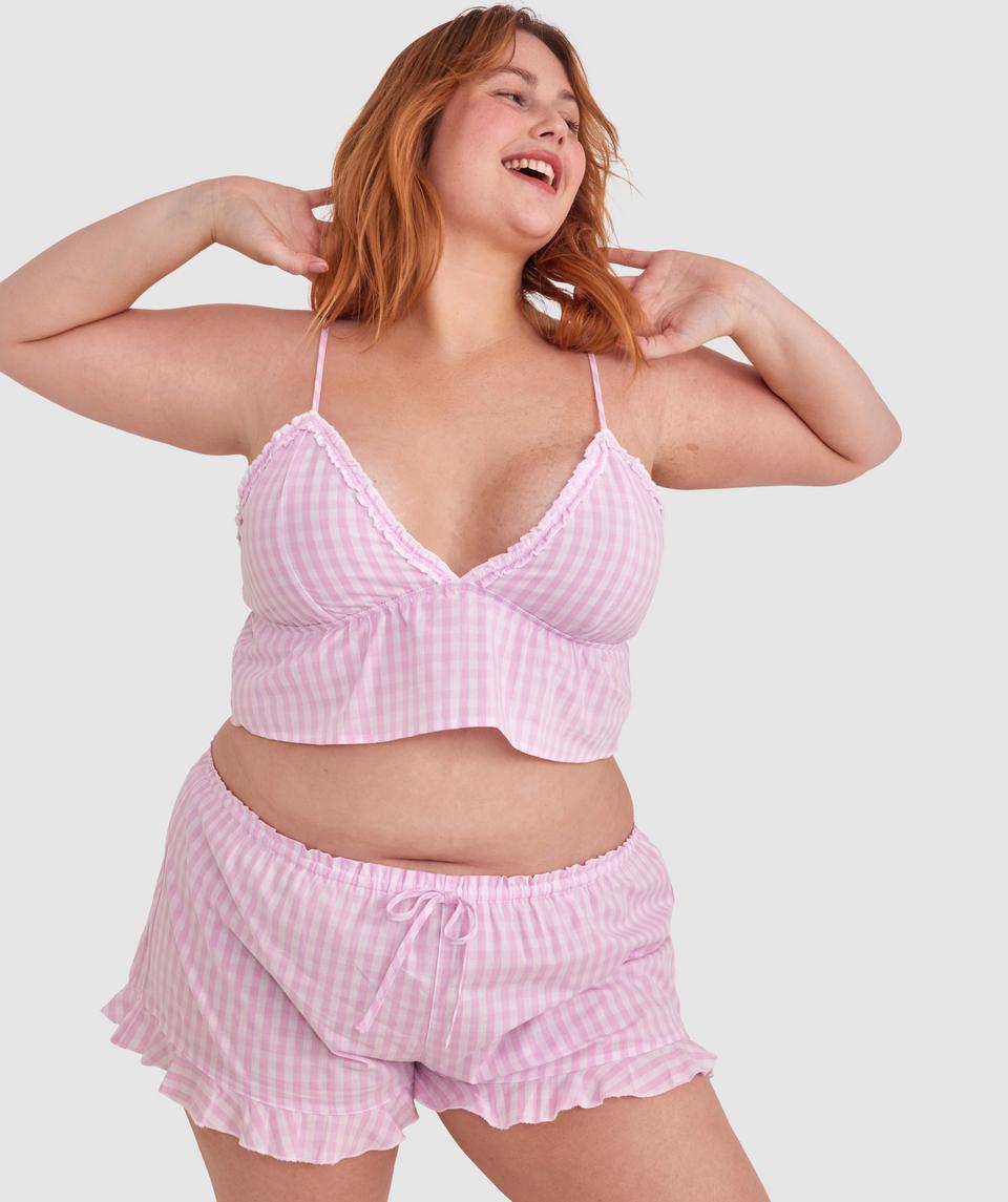 Sarah is wearing a 10B/C top and 10 bottom, with bust 85cm/33.5in, waist 66cm/26in, and hip 99cm/39in. She stands at 174cm/5'7in.