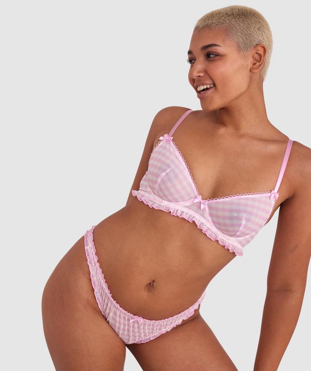 Sarah is wearing a 10B/C top and 10 bottom, with bust 85cm/33.5in, waist 66cm/26in, and hip 99cm/39in. She stands at 174cm/5'7in.