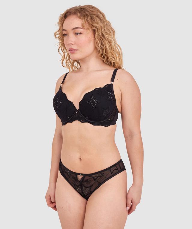 Tay G wears a size 12DD bra and size 12 underwear. She is 161cm tall and has measurements of 92cm bust a 71cm waist and 101cm hips.