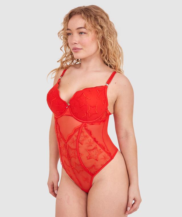 Tay G wears a size 12DD bra and size 12 underwear. She is 161cm tall and has measurements of 92cm bust a 71cm waist and 101cm hips.