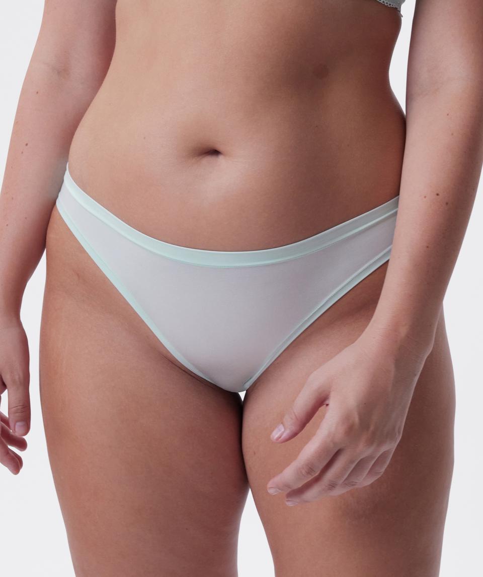Jasmine is wearing a 12DD bra and size 12 underwear, with bust 96cm/38in, waist 77cm/30.5in, and hip 111cm/43.5in. She stands at 175cm/5'9in.
