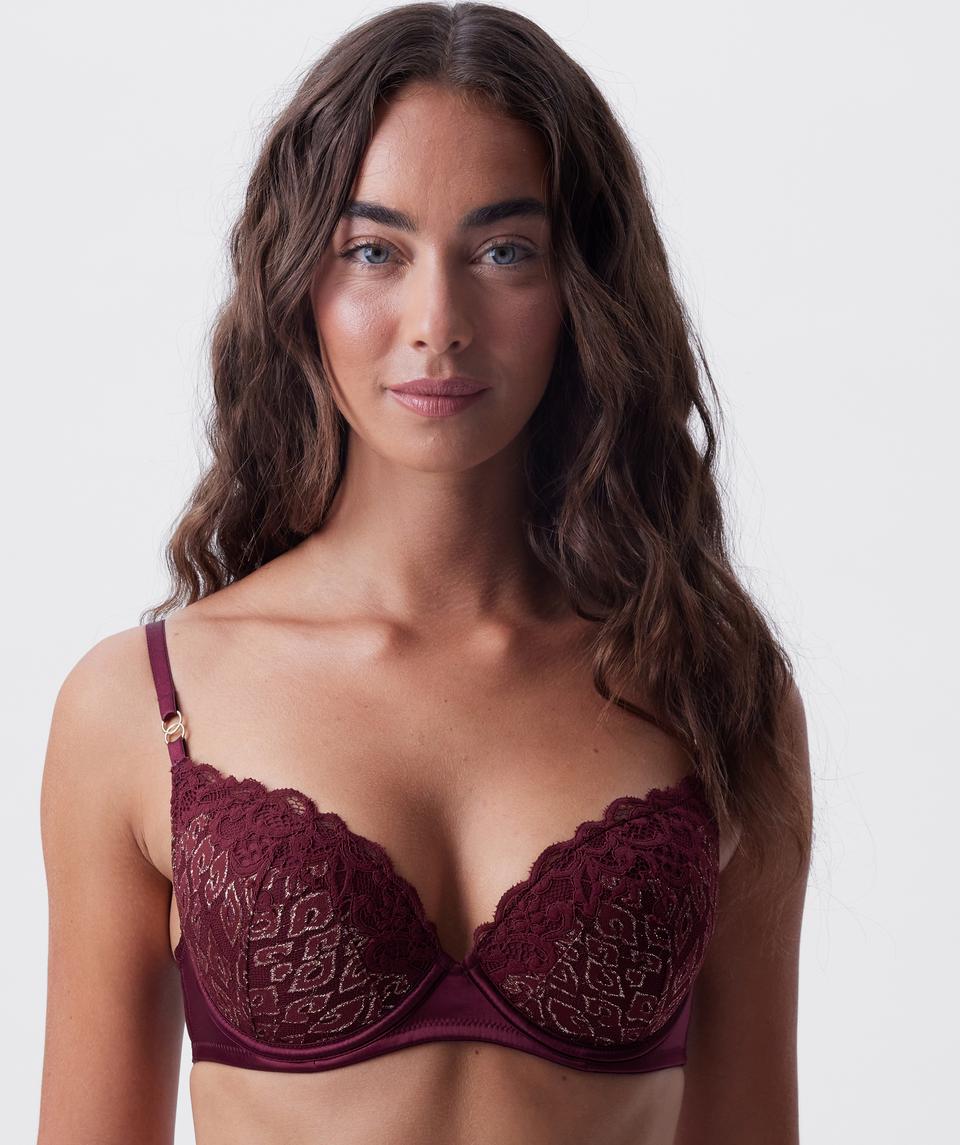 Tash is wearing a 10BC bra and 10 underwear, with bust 81cm/32in, waist 66cm/26in, and hip 94cm/37in. She stands at 173cm/5'8in.