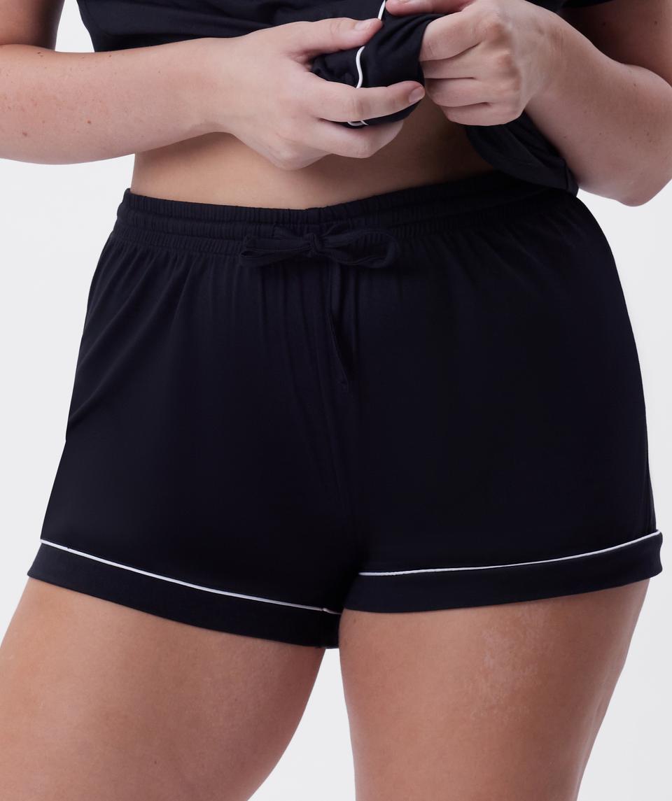 Tash is wearing a 10BC bra and 10 underwear, with bust 81cm/32in, waist 66cm/26in, and hip 94cm/37in. She stands at 173cm/5'8in.