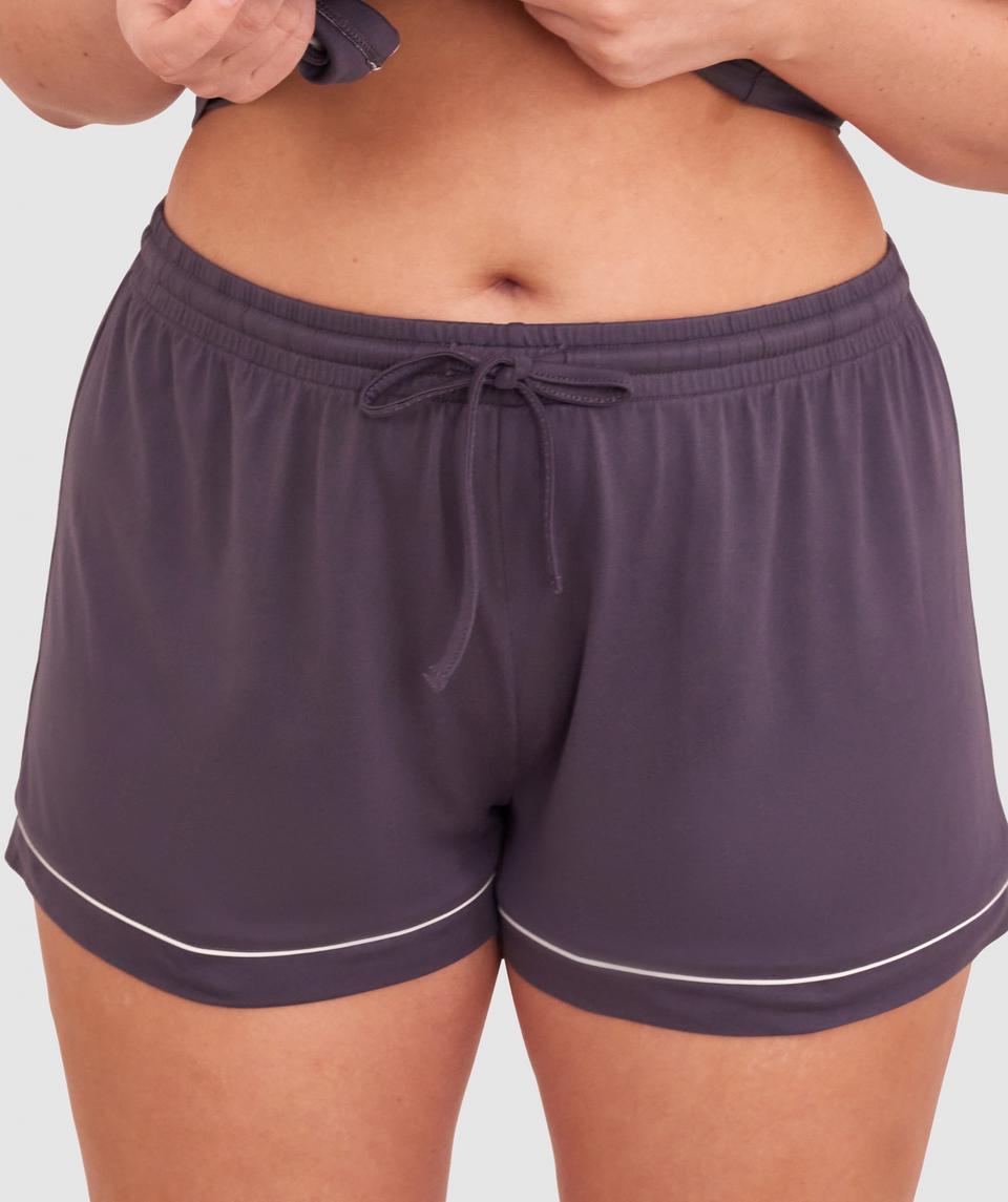 Jasmine is wearing a 12DD bra and size 12 underwear, with bust 96cm/38in, waist 77cm/30.5in, and hip 111cm/43.5in. She stands at 175cm/5'9in.