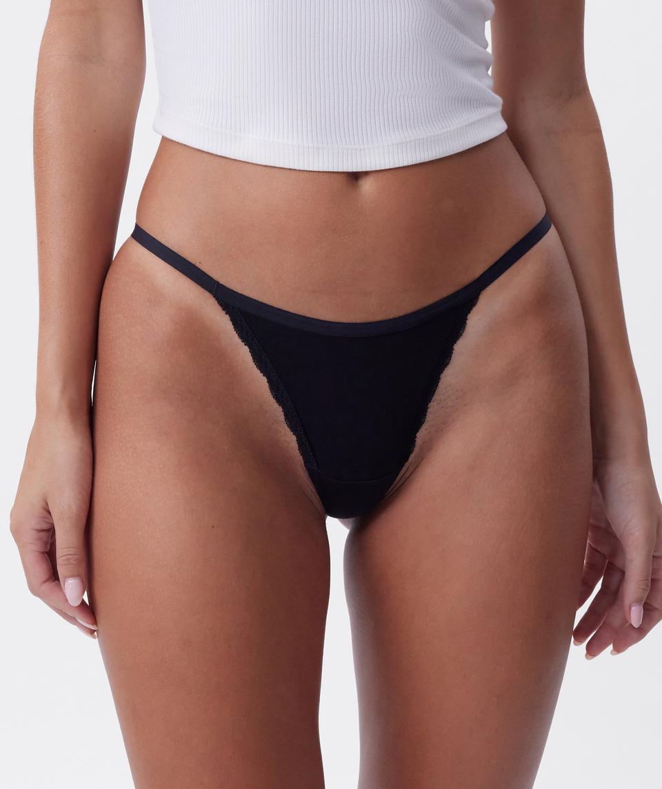 Jayde is wearing a 10DD bra and 10 underwear, with bust 86cm/34in, waist 70cm/27.5in, and hip 99cm/39in. She stands at 181cm/5'11in.