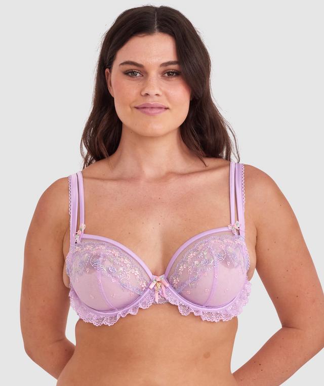 Jasmine is wearing a 12DD bra and size 12 underwear, with bust 96cm/38in, waist 77cm/30.5in, and hip 111cm/43.5in. She stands at 175cm/5'9in.