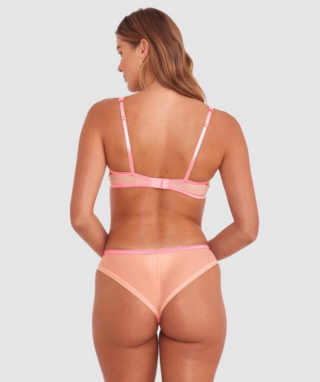 Olivia is wearing a 10B/C top and 10 bottom with bust 81cm/32in waist 65cm/25 1/2in and hip 99cm/39in. She stands at 177cm/5'9in.