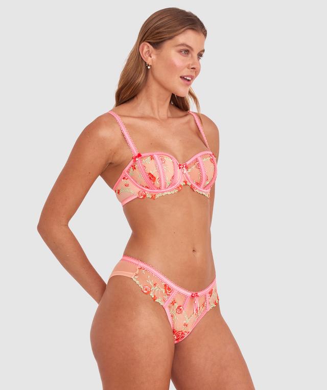 Olivia is wearing a 10B/C top and 10 bottom with bust 81cm/32in waist 65cm/25 1/2in and hip 99cm/39in. She stands at 177cm/5'9in.