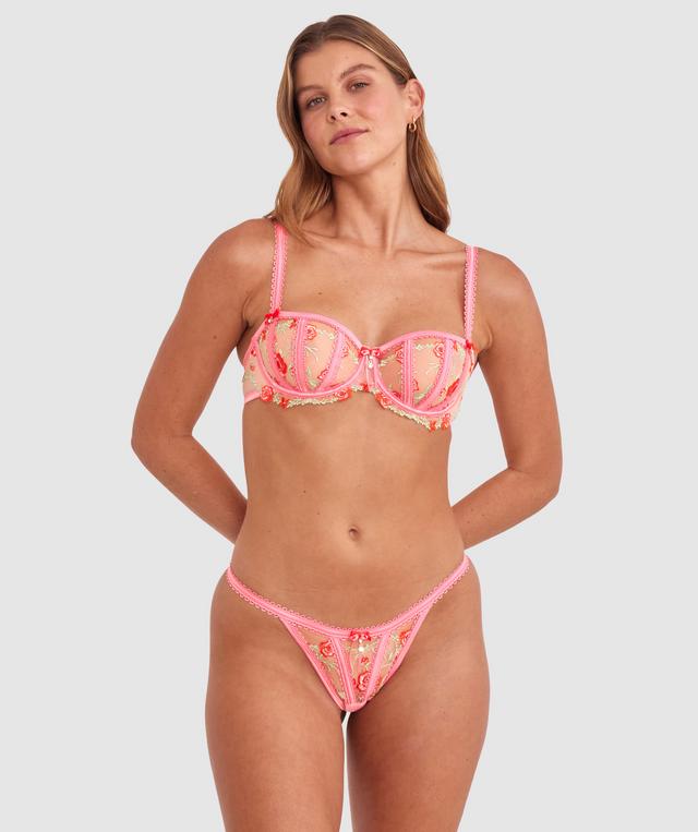Olivia is wearing a 10B/C top and 10 bottom with bust 81cm/32in waist 65cm/25 1/2in and hip 99cm/39in. She stands at 177cm/5'9in.