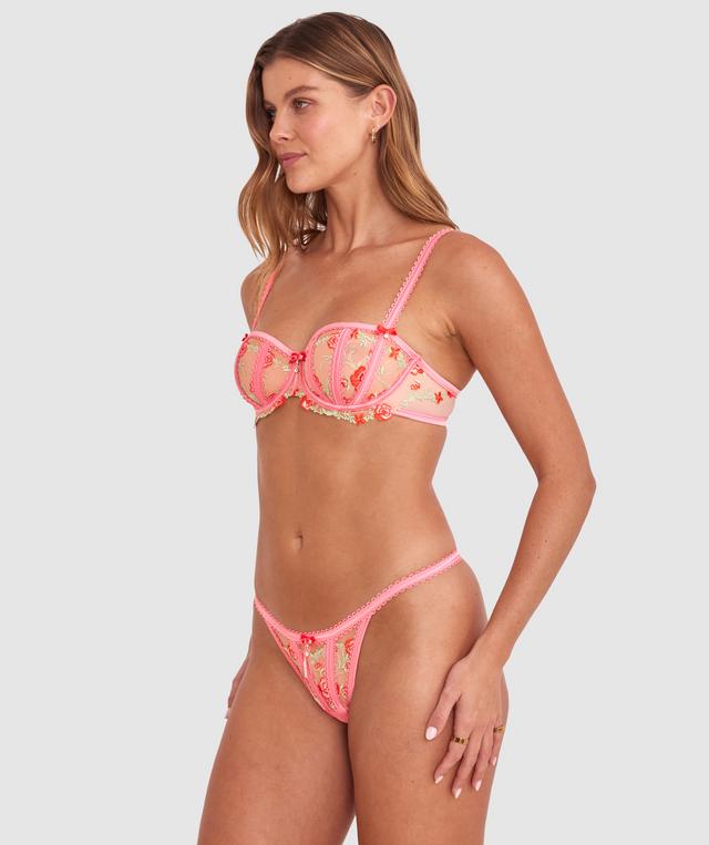 Olivia is wearing a 10B/C top and 10 bottom with bust 81cm/32in waist 65cm/25 1/2in and hip 99cm/39in. She stands at 177cm/5'9in.