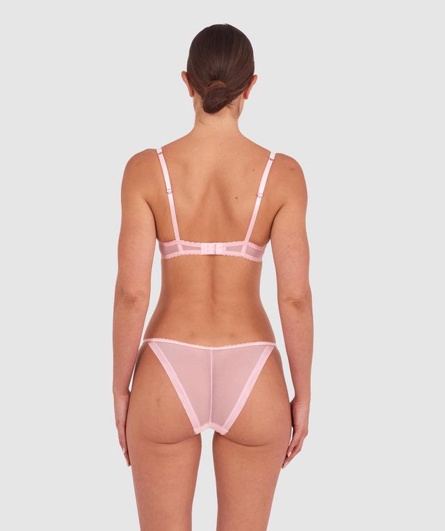 Kris wears a size 10C bra and size 10 underwear. She is 181cm tall and has measurements of 84cm bust a 66cm waist and 99cm hips.
