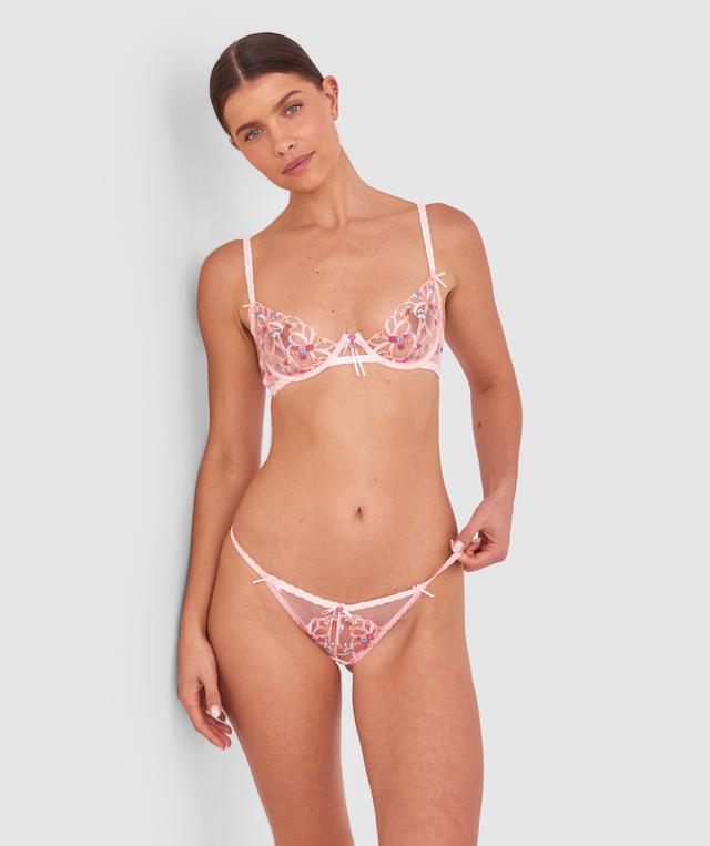 Kris wears a size 10C bra and size 10 underwear. She is 181cm tall and has measurements of 84cm bust a 66cm waist and 99cm hips.