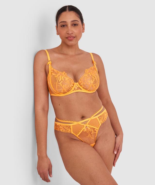 Terri-Leigh wears a size 12DD and size 12 underwear. She is a size 12 Is 177cm tall with a 98cm bust and 79cm waist and 79cm hips.