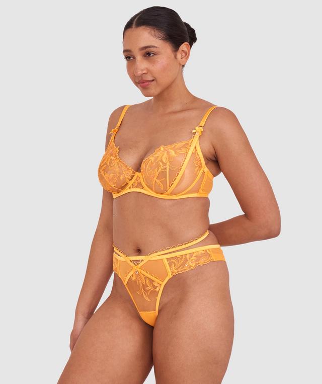Terri-Leigh wears a size 12DD and size 12 underwear. She is a size 12 Is 177cm tall with a 98cm bust and 79cm waist and 79cm hips.