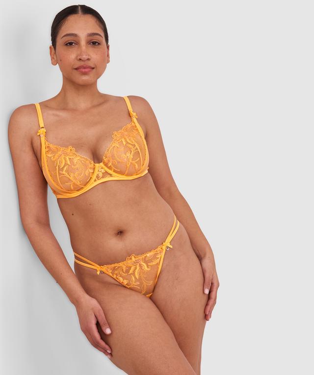Terri-Leigh wears a size 12DD and size 12 underwear. She is a size 12 Is 177cm tall with a 98cm bust and 79cm waist and 79cm hips.