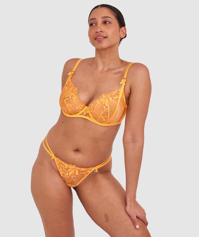 Terri-Leigh wears a size 12DD and size 12 underwear. She is a size 12 Is 177cm tall with a 98cm bust and 79cm waist and 79cm hips.