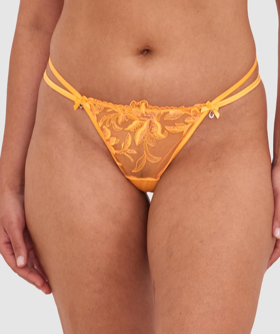 Terri-Leigh wears a size 12DD and size 12 underwear. She is a size 12 Is 177cm tall with a 98cm bust and 79cm waist and 79cm hips.