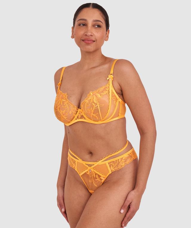 Terri-Leigh wears a size 12DD and size 12 underwear. She is a size 12 Is 177cm tall with a 98cm bust and 79cm waist and 79cm hips.