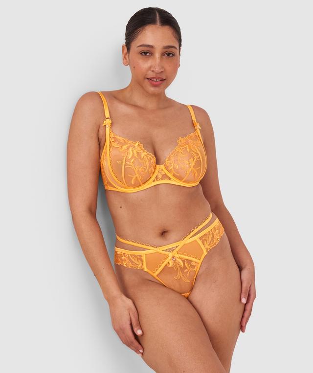 Terri-Leigh wears a size 12DD and size 12 underwear. She is a size 12 is 177cm tall with a 98cm bust and 79cm waist and 79cm hips.