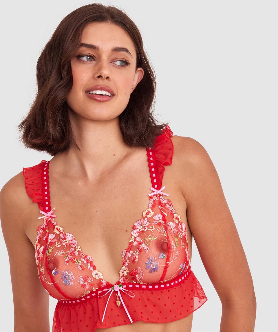 Mia is wearing a 10BC bra and size 10 underwear, with bust 82cm/32.5in, waist 69cm/27in, and hip 91cm/36in. She stands at 171cm/5'7.5in.
