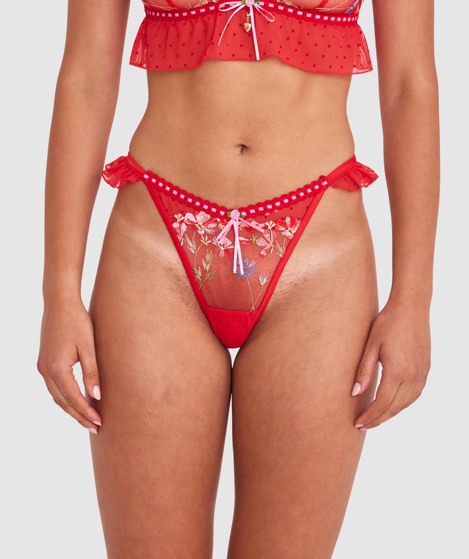 Mia is wearing a 10BC bra and size 10 underwear, with bust 82cm/32.5in, waist 69cm/27in, and hip 91cm/36in. She stands at 171cm/5'7.5in.