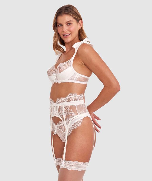 Olivia is wearing a 10B/C top and 10 bottom with bust 81cm/32in waist 65cm/25 1/2in and hip 99cm/39in. She stands at 177cm/5'9in.