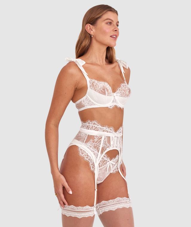 Olivia is wearing a 10B/C top and 10 bottom with bust 81cm/32in waist 65cm/25 1/2in and hip 99cm/39in. She stands at 177cm/5'9in.