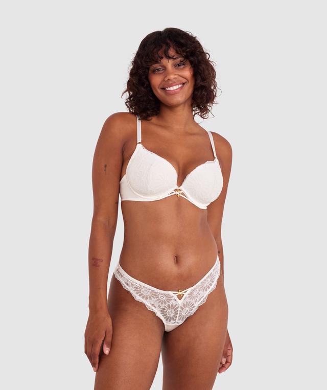 Domino is wearing a 12DD bra and 12 underwear, with bust 90cm/35.5in, waist 75cm/29.5in, and hip 98cm/38.5in. She stands at 180cm/5'11in.