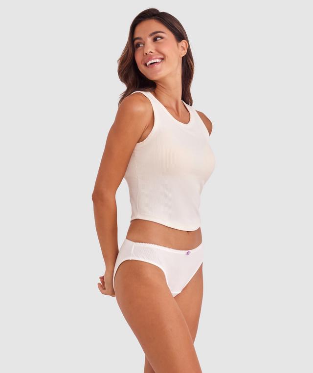 Tamara is wearing a 10B/C top and 10 bottom with bust 82cm waist 64cm and hip 88cm. She stands at 173cm/5'6in.