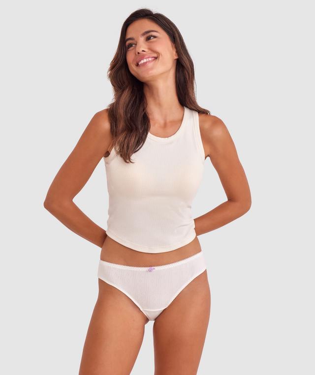 Tamara is wearing a 10B/C top and 10 bottom with bust 82cm waist 64cm and hip 88cm. She stands at 173cm/5'6in.