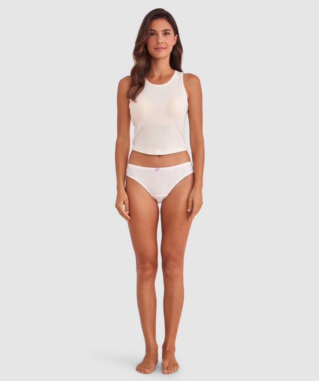 Tamara is wearing a 10B/C top and 10 bottom with bust 82cm waist 64cm and hip 88cm. She stands at 173cm/5'6in.