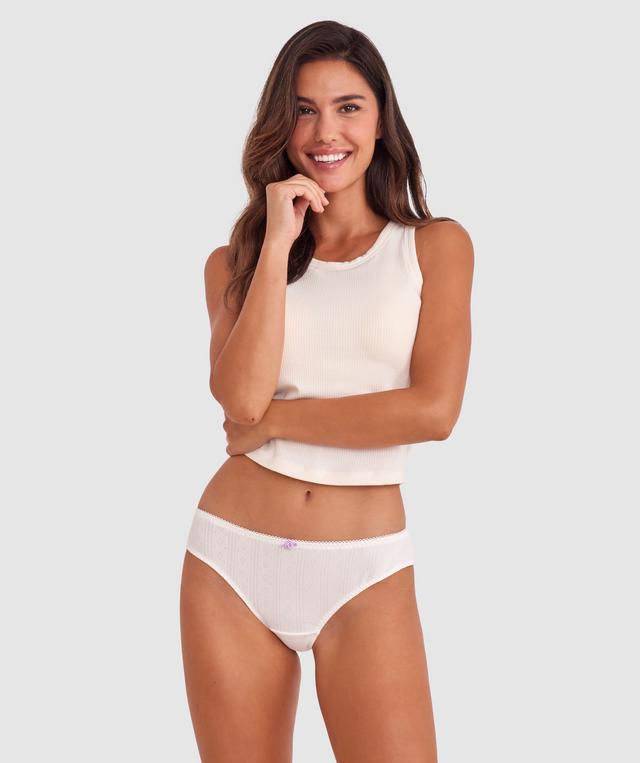Tamara is wearing a 10B/C top and 10 bottom with bust 82cm waist 64cm and hip 88cm. She stands at 173cm/5'6in.