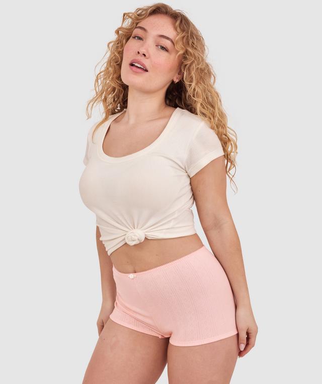 Tay G wears a size 12DD bra and size 12 underwear. She is 161cm tall and has measurements of 92cm bust a 71cm waist and 101cm hips.
