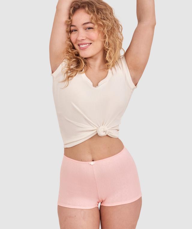 Tay G wears a size 12DD bra and size 12 underwear. She is 161cm tall and has measurements of 92cm bust a 71cm waist and 101cm hips.