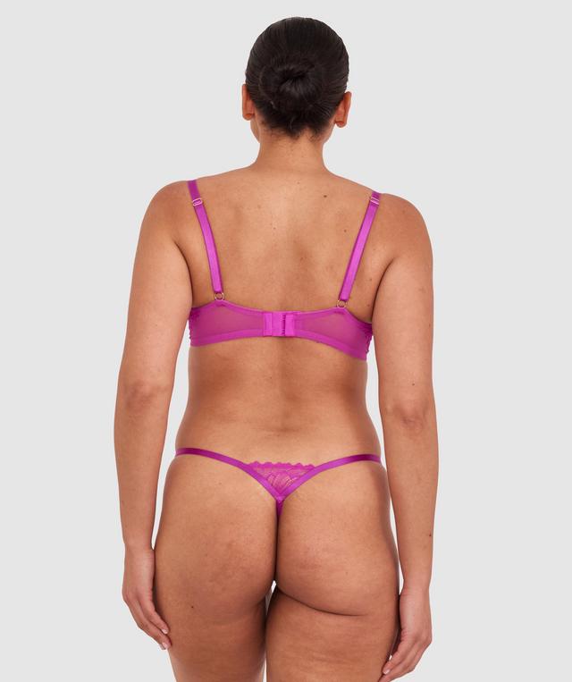 Terri-Leigh wears a size 12DD and size 12 underwear. She is a size 12 Is 177cm tall with a 98cm bust and 79cm waist and 79cm hips.