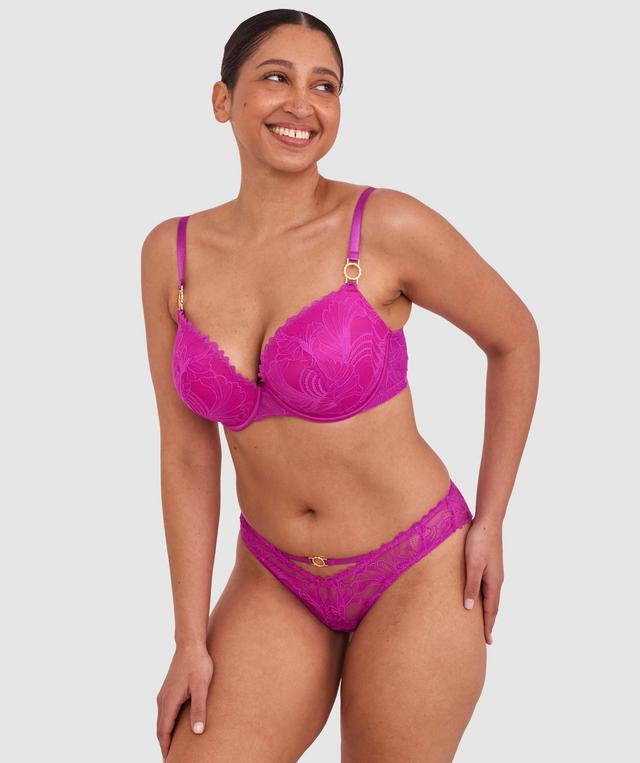 Terri-Leigh wears a size 12DD and size 12 underwear. She is a size 12 Is 177cm tall with a 98cm bust and 79cm waist and 79cm hips.
