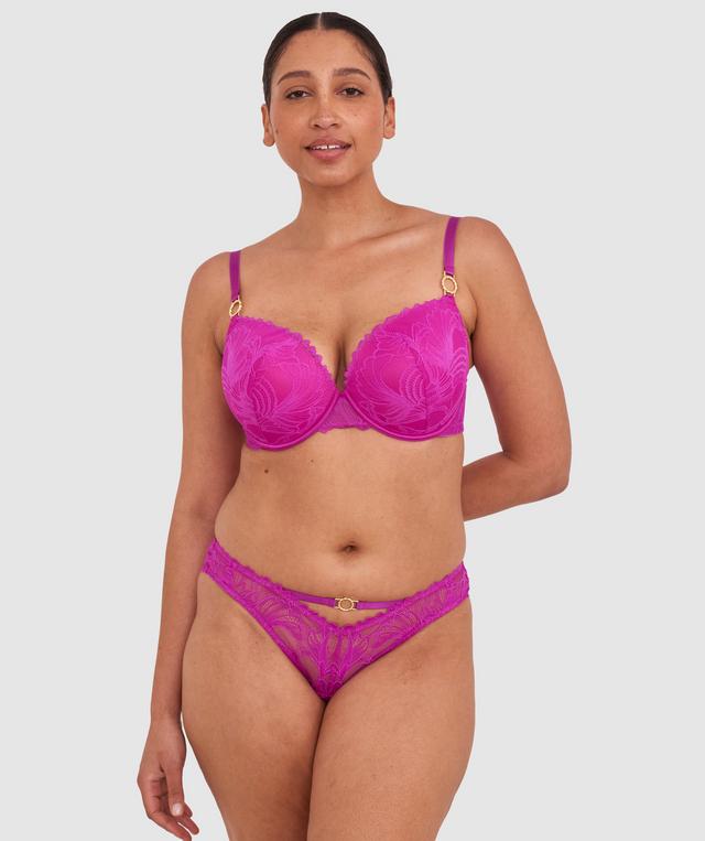 Terri-Leigh wears a size 12DD and size 12 underwear. She is a size 12 Is 177cm tall with a 98cm bust and 79cm waist and 79cm hips.